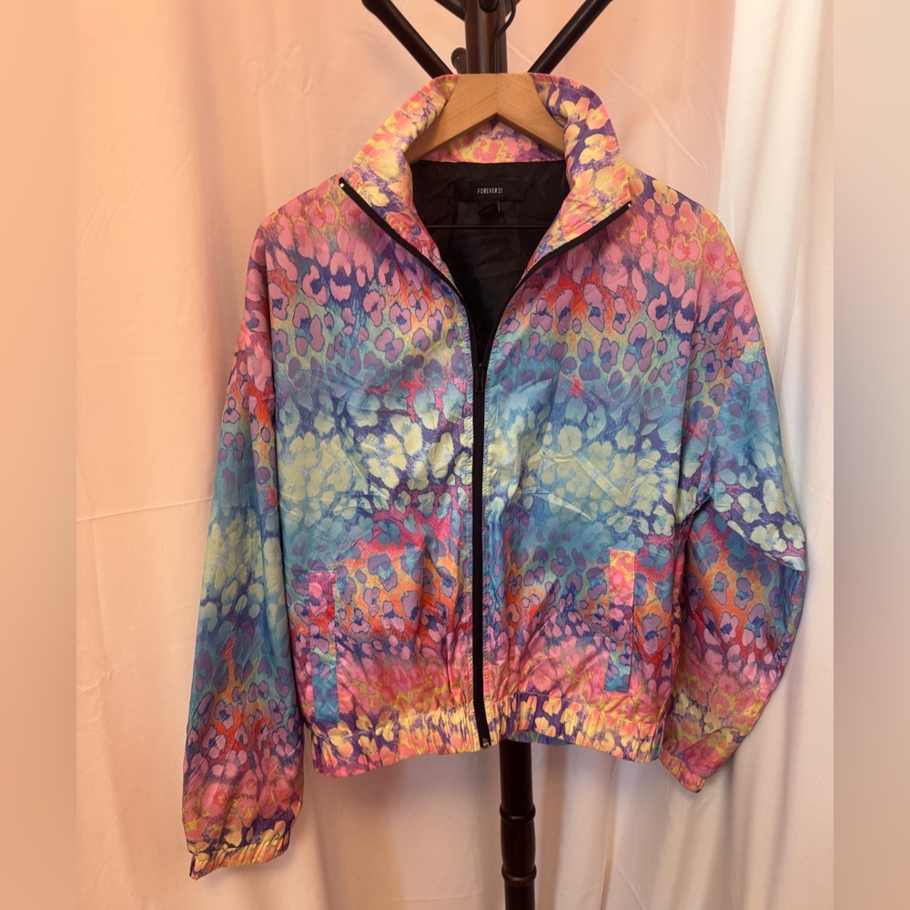 Lightweight women’s windbreaker